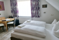 schönes Doppelzimmer mit Aufbettung