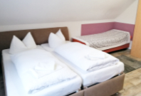 schönes Doppelzimmer mit Aufbettung